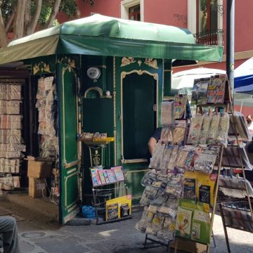 Contempla Ayuntamiento permitir venta de artesanías y dulces en casetas de periódicos