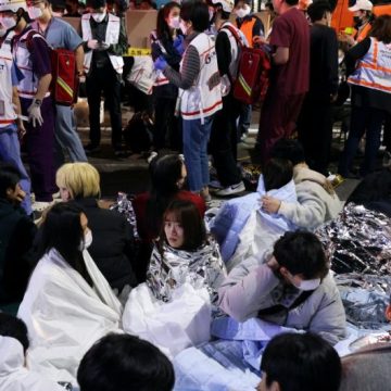 Con heridas leves reportan a dos mexicanas por estampida en Halloween de Corea del Sur