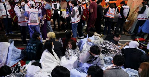 Con heridas leves reportan a dos mexicanas por estampida en Halloween de Corea del Sur