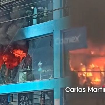 (VIDEOS) Se incendia Galerías El Triunfo en CDMX