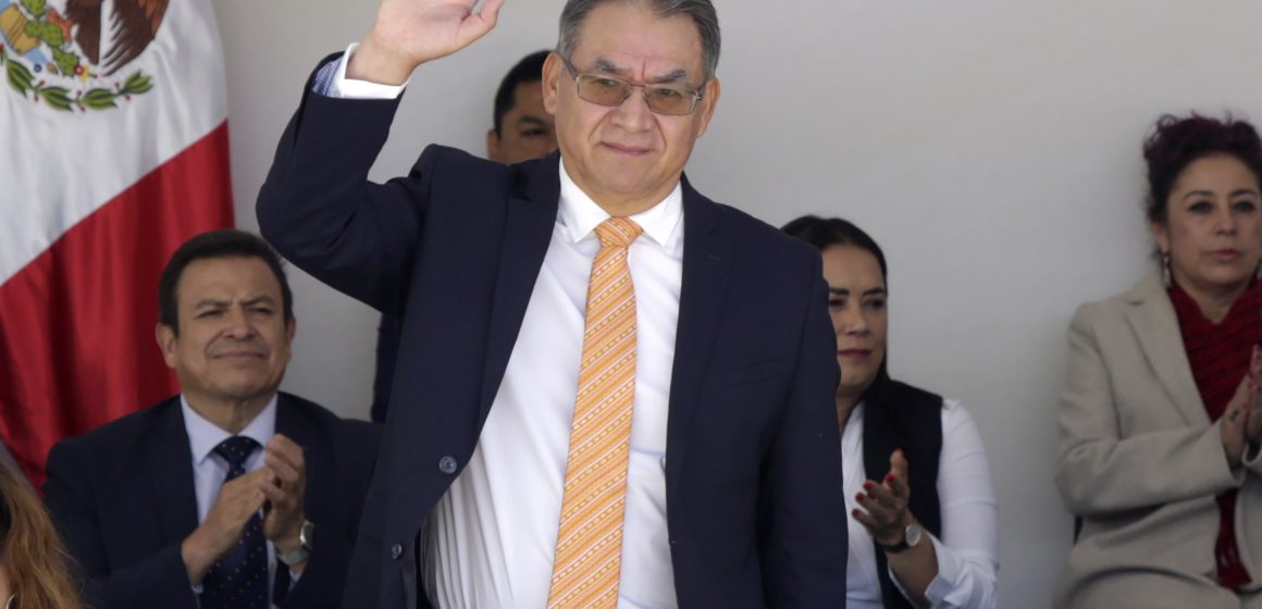 Melitón Lozano no pudo con el “doble juego”; ser secretario y aspirante a candidato