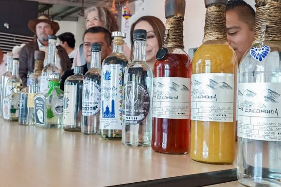 Capacita Turismo a restauranteros y productores de mezcal poblano