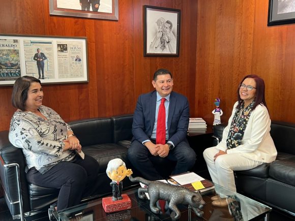 Armenta estrecha esfuerzos con la SEP en favor de la salud