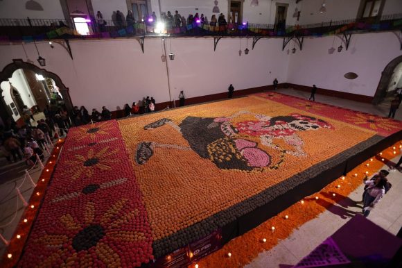 Zacatlán logra Record Guinness por la catrina de pan más grande del mundo