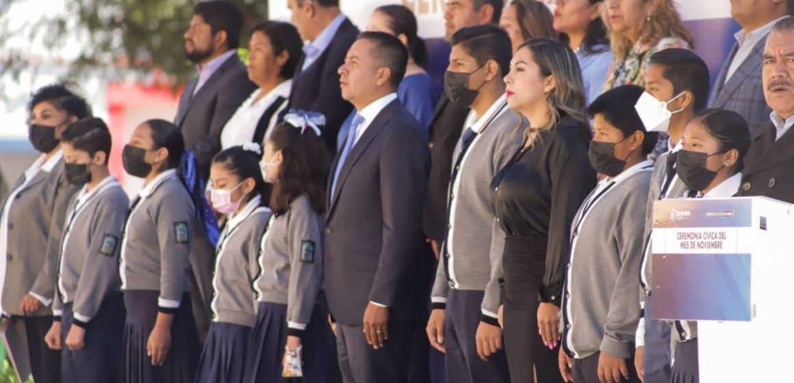 Encabeza Mundo Tlatehui ceremonia cívica de noviembre