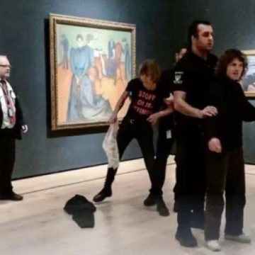 Activistas tratan de adherirse a “El grito” de Munch en Oslo