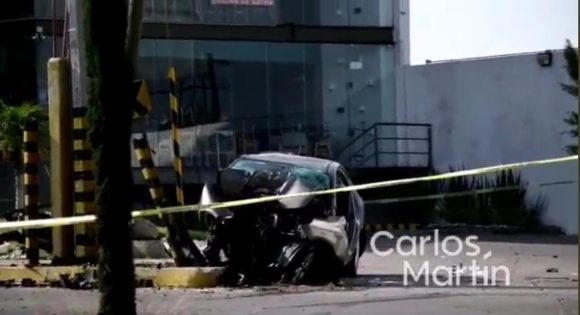 Fuerte accidente en Calzada Zavaleta deja un muerto