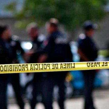 Ejecutan a 4 hombres con rifles de asalto en calles de Totimehuacán