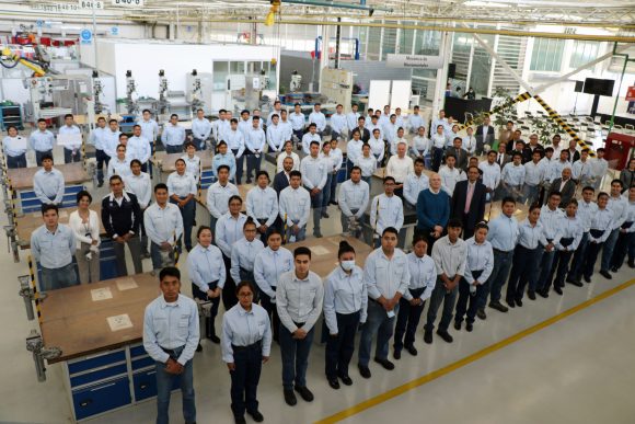 Centro-de-Formacion-Dual-VW-generacion-2022_2025 Volkswagen recibe a una nueva generación de becarios en su Centro de Formación Dual