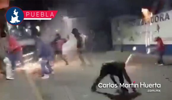 Festejo de “Animeros” termina en batalla campal en San Pedro Cholula