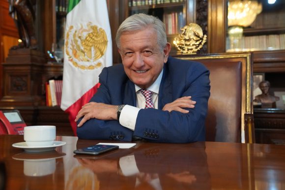 FgrBY2WUAAAbgbt AMLO dialoga con Gabriel Boric, presidente de Chile antes de su llegada a México