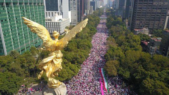 Sin coincidir cifra de asistentes a la marcha en defensa del INE, gobierno 12 mil; organizadores 640 mil