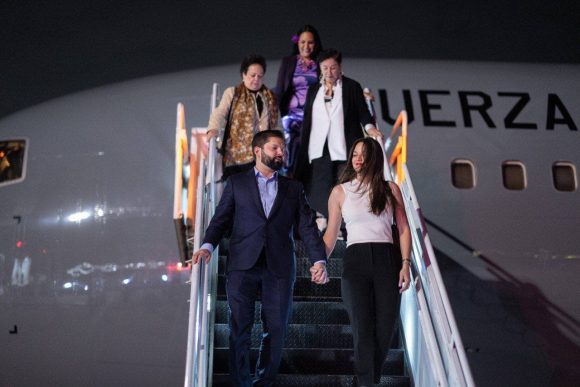 FiNxYu3WQAIb0IL Llega a México el presidente de Chile Gabriel Boric