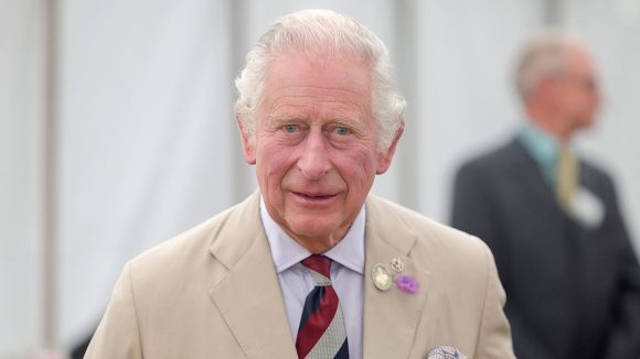 Carlos III pide cambiar la ley para que sus hermanos puedan sustituirlo