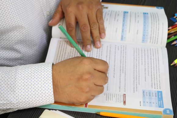 Ofrece SEP concluir educación básica a mayores de 15 años