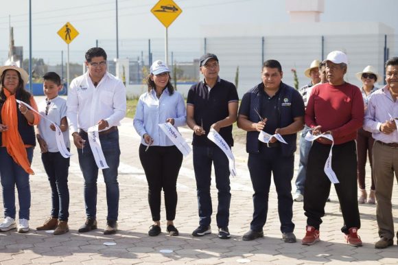 Entregan avenida 16 de Septiembre en San Luis Tehuiloyocan