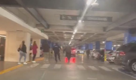 Balacera en estacionamiento de plaza Mitikah; hay una persona detenida