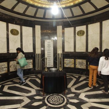 Decenas de poblanos y turistas acudieron a visitar  la Cripta de los Obispos