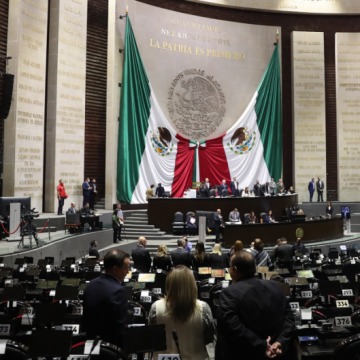 Diputados aprueban en comisiones la reforma electoral de AMLO