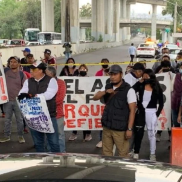 Manifestantes cierran acceso de la autopista México-Cuernavaca