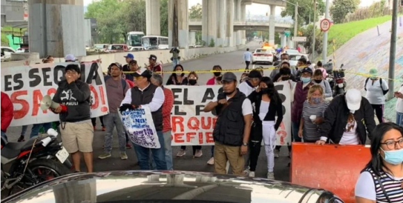 Manifestantes cierran acceso de la autopista México-Cuernavaca