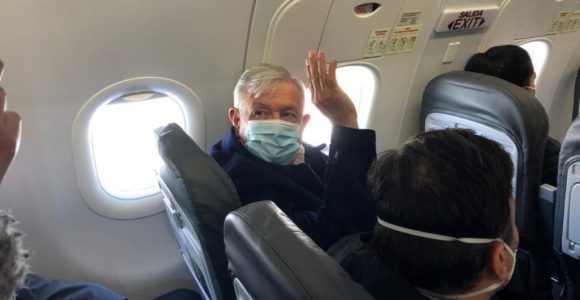 ¡Estás destruyendo al país!”; le reclaman a AMLO en  vuelo a Yucatán