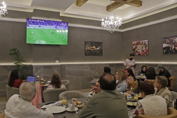 Reactiva la justa mundialista actividad restaurantera en Puebla
