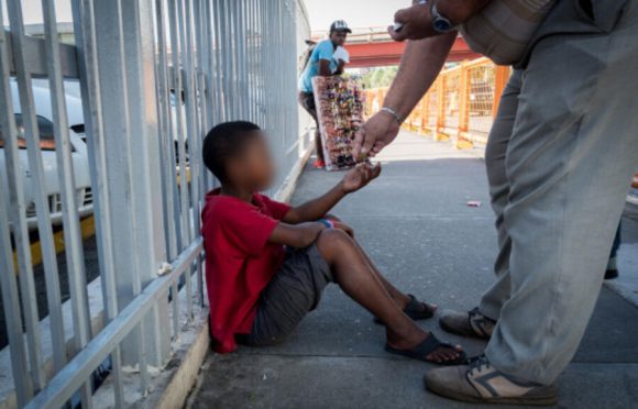 Prohíbe Senado utilizar a niños para mendigar