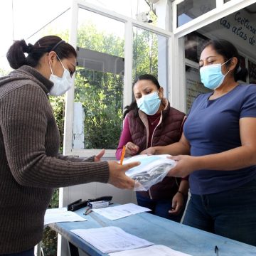 Continúa SEP con distribución de zapatos y uniformes escolares