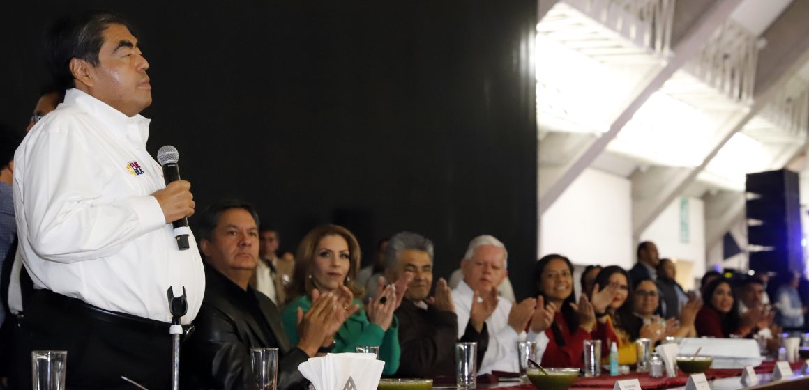 Mantiene Puebla estabilidad política y gobierno trabaja sin distingos partidistas: MBH
