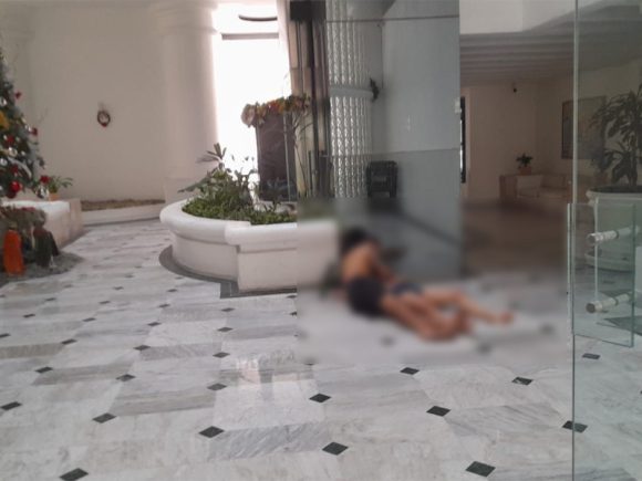 Sufre crisis nerviosa y cae del segundo piso de un hotel en Acapulco