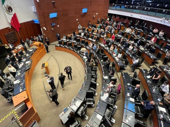 Pleno guardó minuto de silencio por el fallecimiento del gobernador de Puebla, Miguel Barbosa