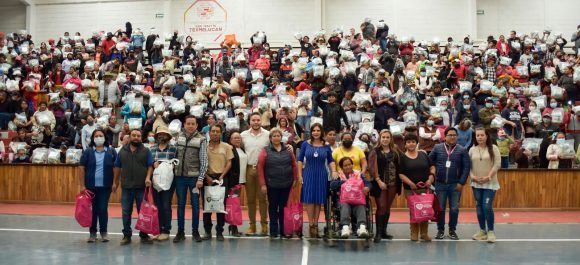 Norma Layón realiza entrega de la canasta del Bienestar diciembre 2022