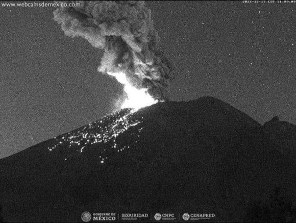 Expulsa Popocatépetl material incandescente y ceniza, sin repercusiones: SEGOB