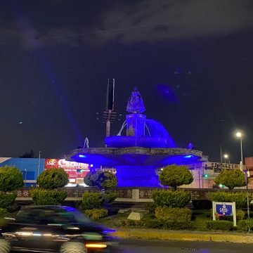 Ayuntamiento ilumina de azul fuentes de la ciudad de Puebla por temporada navideña