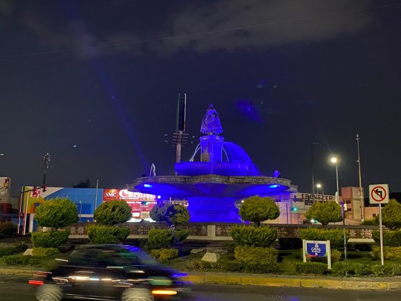 Ayuntamiento ilumina de azul fuentes de la ciudad de Puebla por temporada navideña