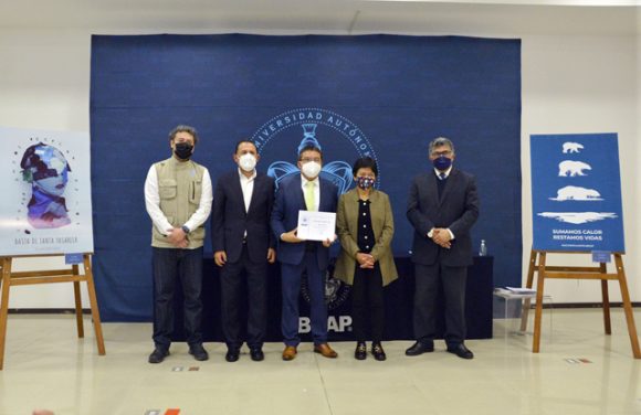 A_EcoCampus_2 Premia Rectora Lilia Cedillo a ganadores del concurso de cartel “Acción por el clima”