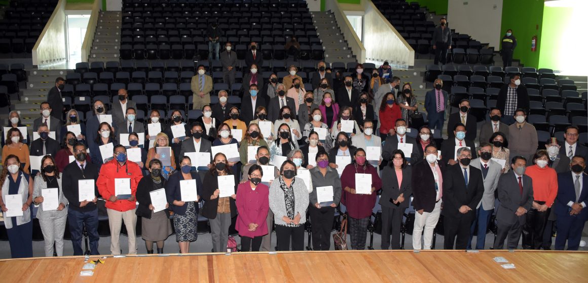 Reconoce BUAP labor docente con la entrega de 300 promociones académicas