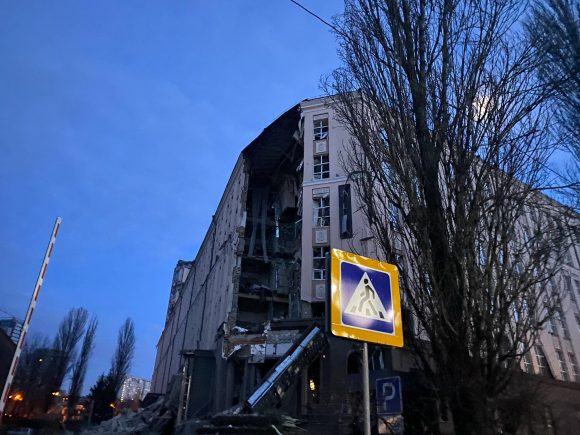 A horas de año nuevo se reportan bombardeos en Ucrania