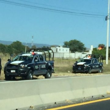 Encuentran cadáver en canal de riego en la carretera Atlixco-Izúcar