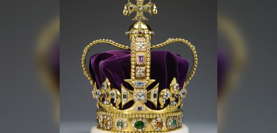 Adaptarán tamaño de corona para el rey Carlos III