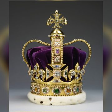 Adaptarán tamaño de corona para el rey Carlos III