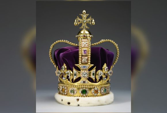 Adaptarán tamaño de corona para el rey Carlos III