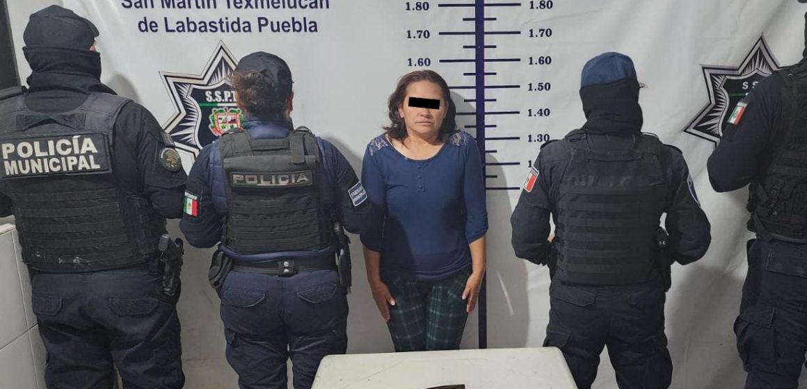 Detienen a mujer que robaba y defraudaba a través de Facebook en Texmelucan