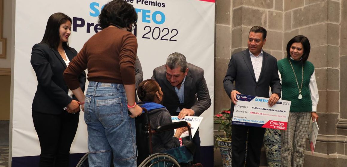 Ayuntamiento de Puebla entrega premios a ganadores del “Sorteo Predial 2022