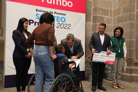 Ayuntamiento de Puebla entrega premios a ganadores del “Sorteo Predial 2022