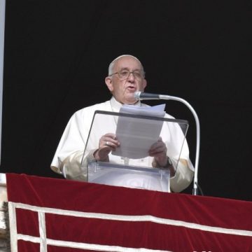 Papa Francisco pide diálogo en Perú para superar crisis política