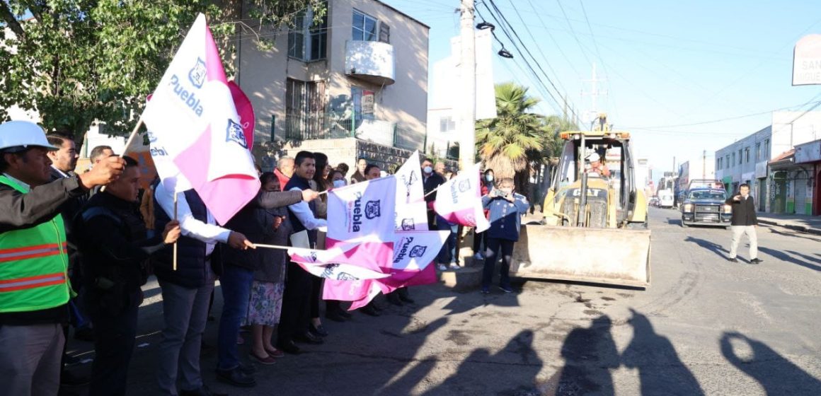 Pavimentarán la calle Rosales en Santa Catarina Coatepec