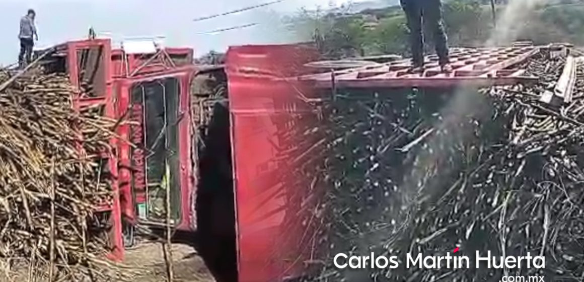 Mal estado de las carreteras en la Mixteca provocan volcaduras y choques