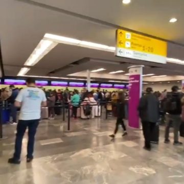 Nevada y neblina mantienen pasajeros varados y sin vuelos en aeropuerto de Tijuana